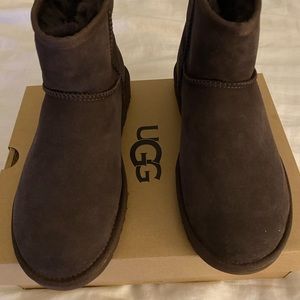 UGG  Classic Short Boots